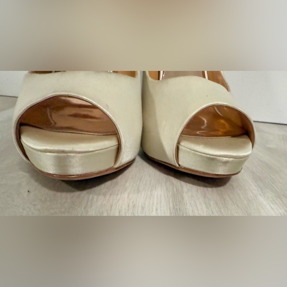 Badgley Mischka Peep Toe Heels, Size 8 1/2, Color Latte Satin - Picture 13 of 15